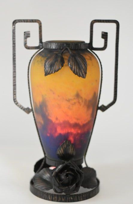 Muller Frères - Vase ovoïde  – Verre marmoréen et fer forgé