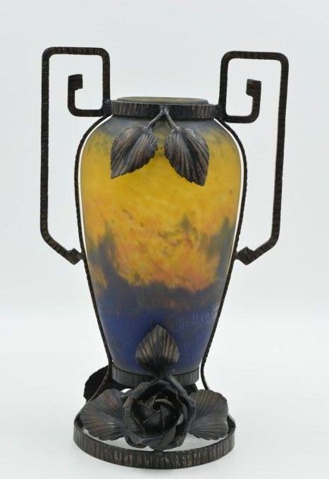 Muller Frères - Vase ovoïde  – Verre marmoréen et fer forgé