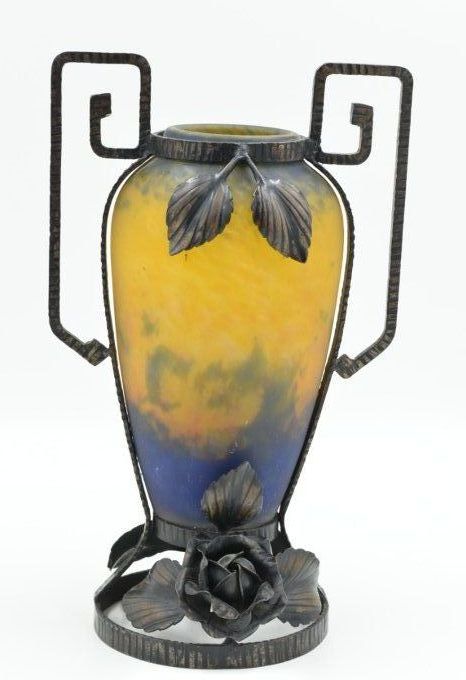 Muller Frères - Vase ovoïde  – Verre marmoréen et fer forgé