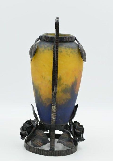 Muller Frères - Vase ovoïde  – Verre marmoréen et fer forgé